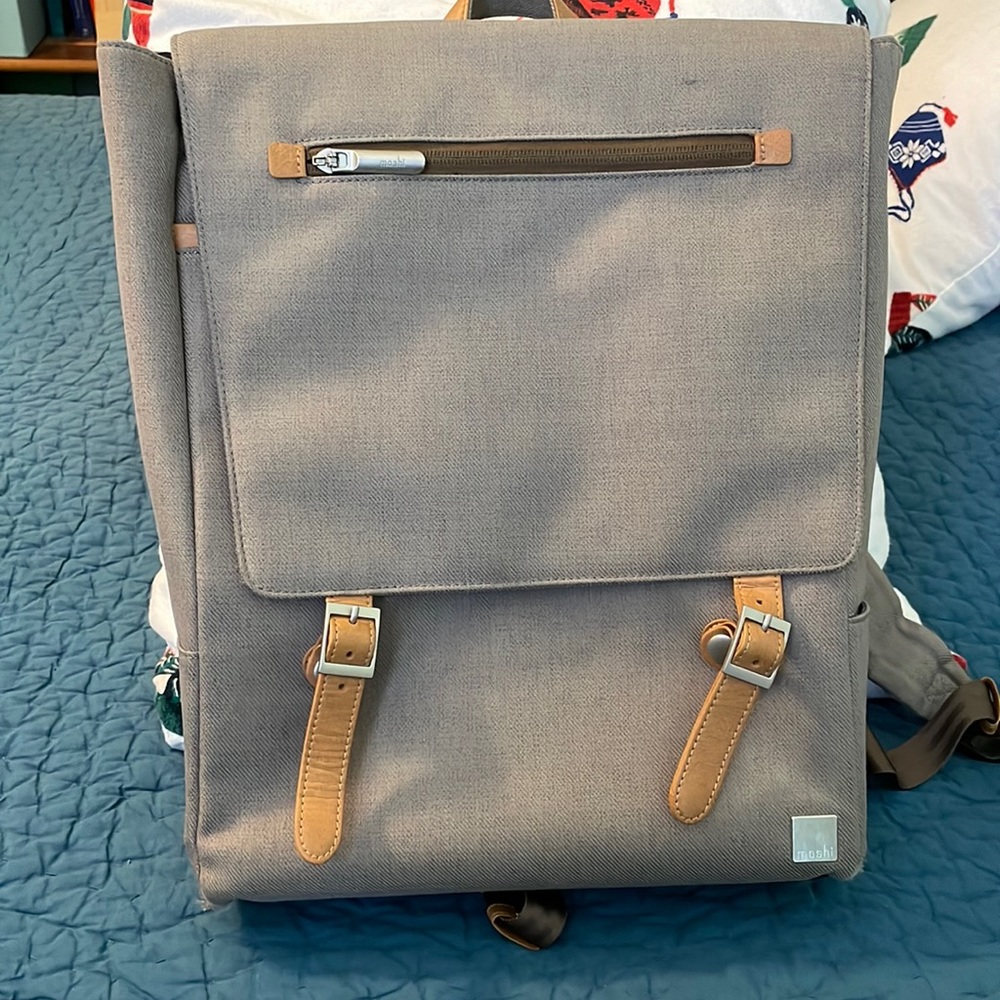 Moshi Helios Lite backpack